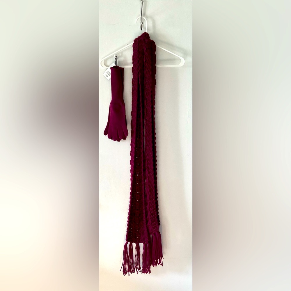 DIVIDED Scarf with Matching Gloves w/ TAG